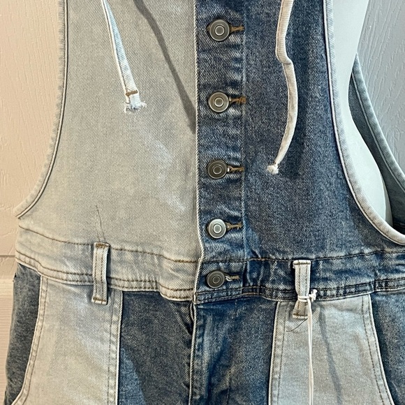 Celebrity Pink Two-Tone Jean Shorts - Picture 4 of 9